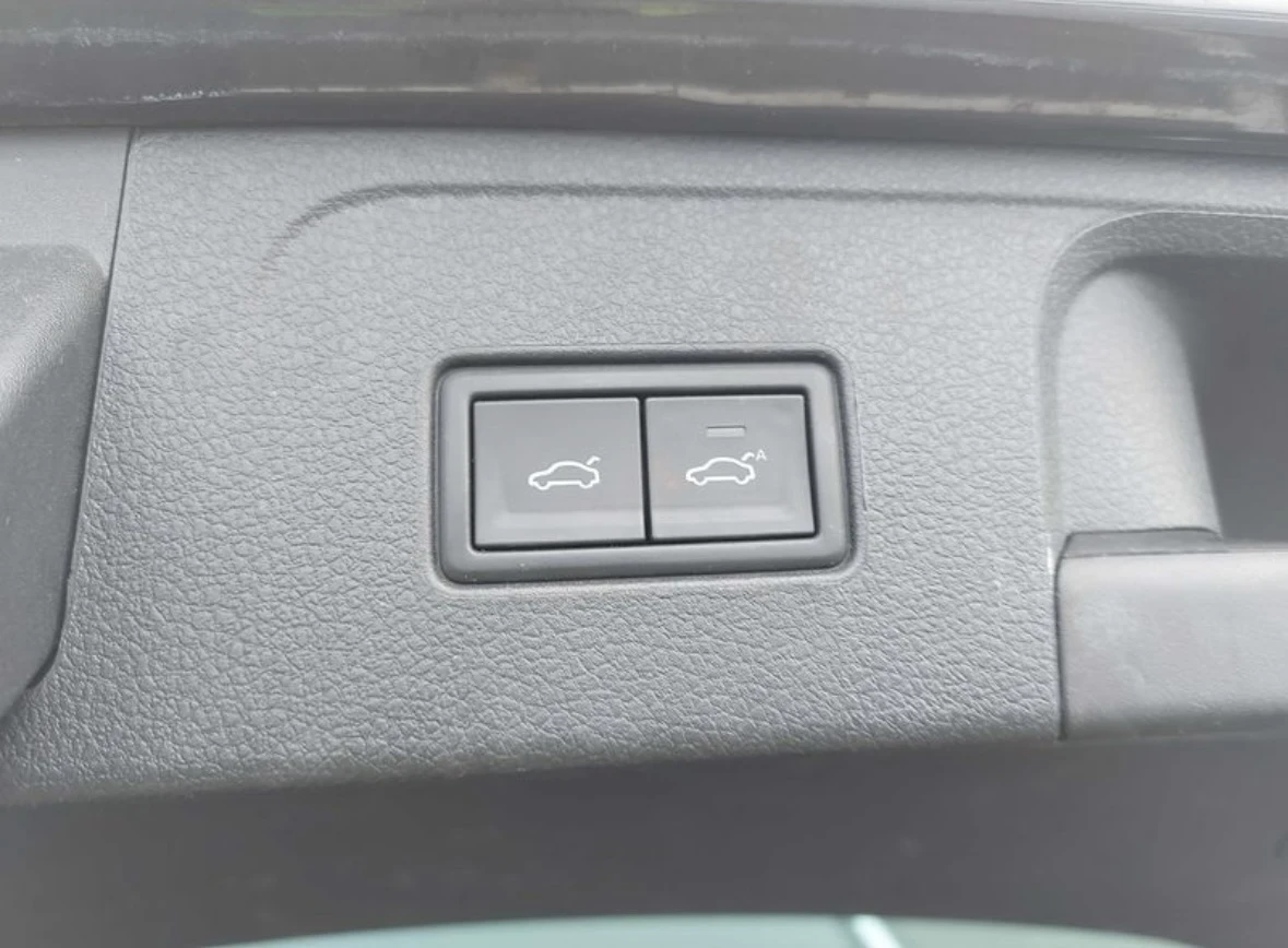 VW Passat 2.0TDI* R-LINE* Digital* Камера, снимка 13 - Автомобили и джипове - 55266238