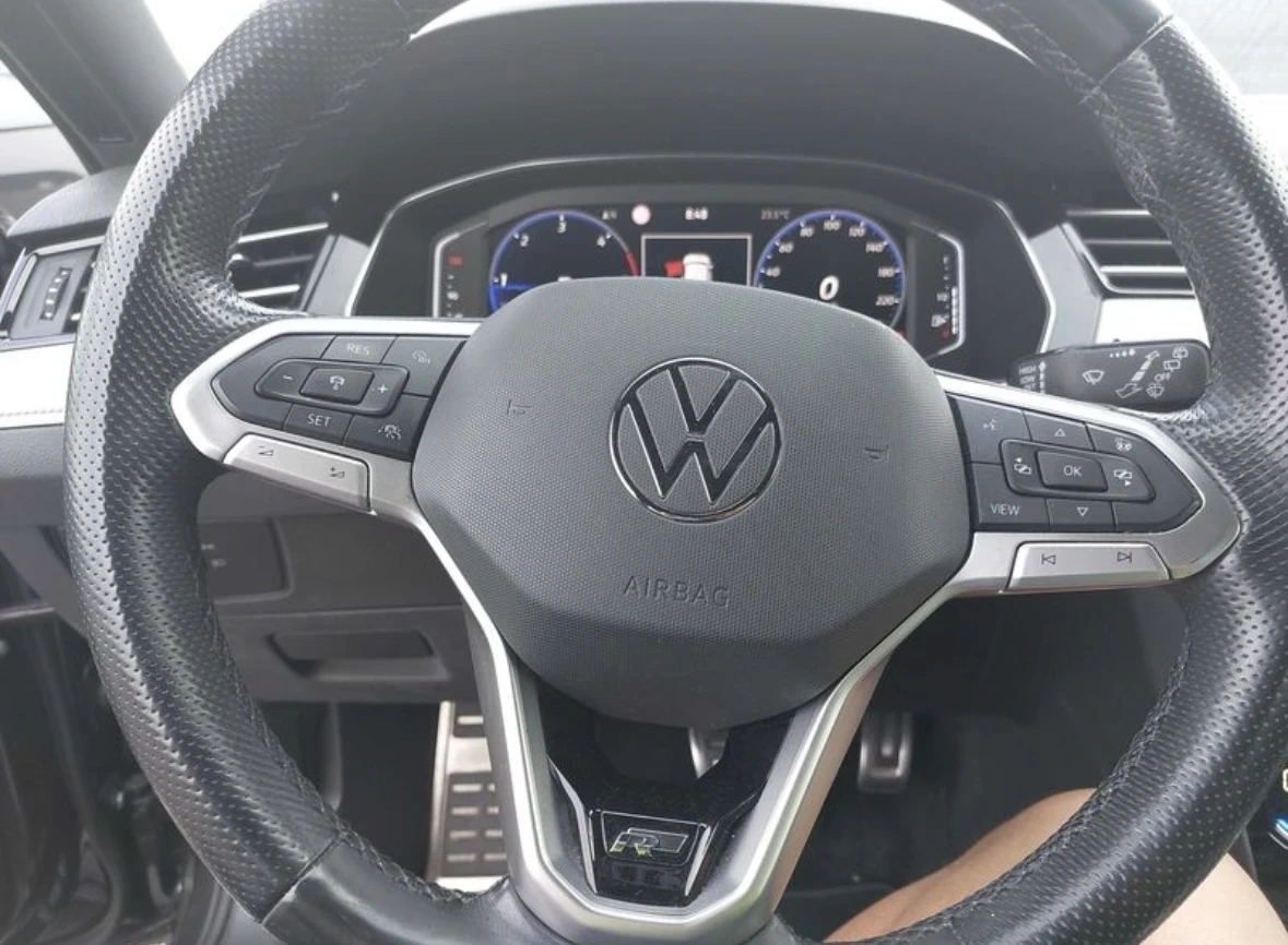 VW Passat 2.0TDI* R-LINE* Digital* Камера, снимка 11 - Автомобили и джипове - 55266238