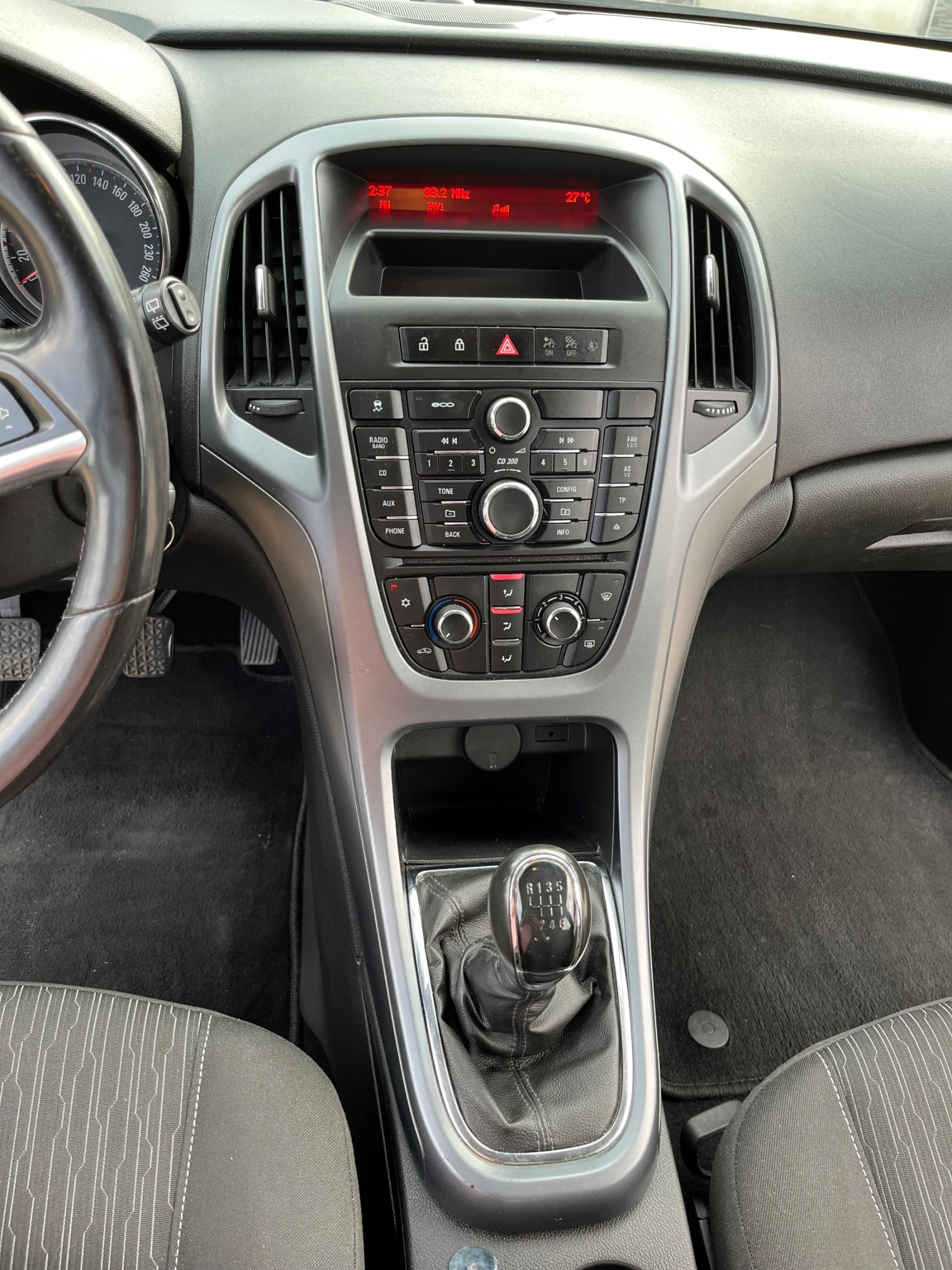 Opel Astra J 1.4T, снимка 9 - Автомобили и джипове - 55767622