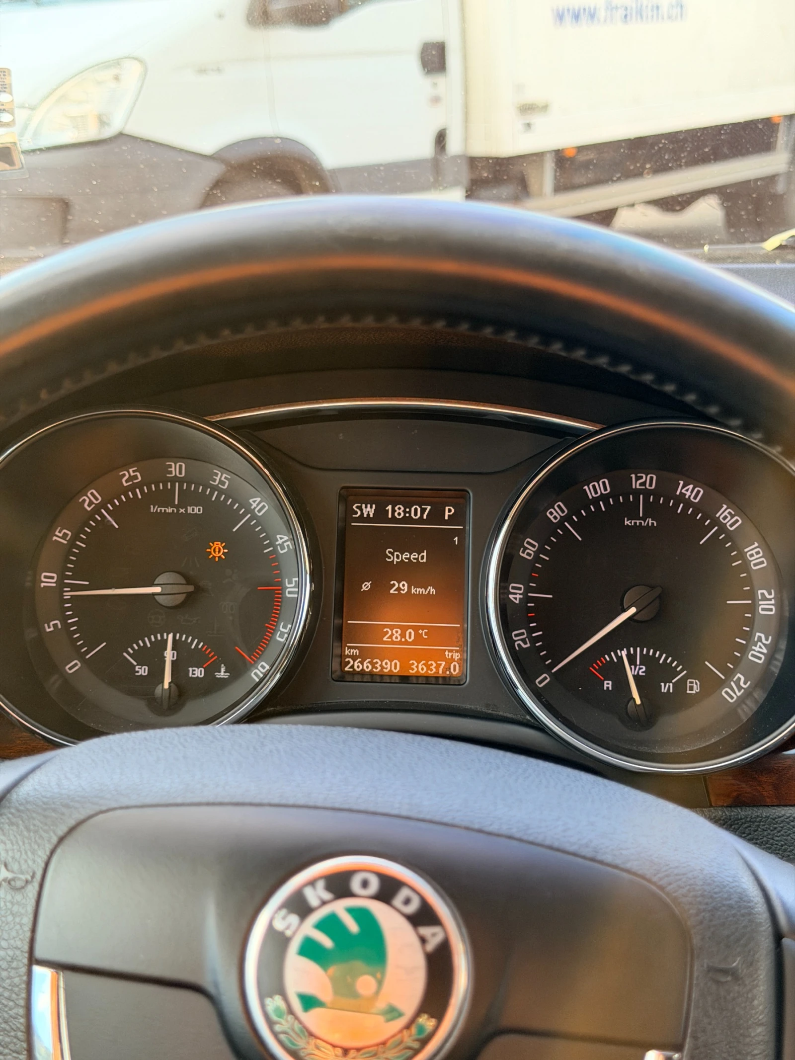 Skoda Superb, снимка 9 - Автомобили и джипове - 56120024