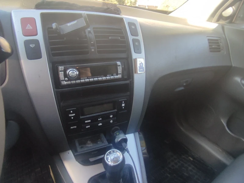 Hyundai Tucson 2.0d, снимка 9 - Автомобили и джипове - 52256002