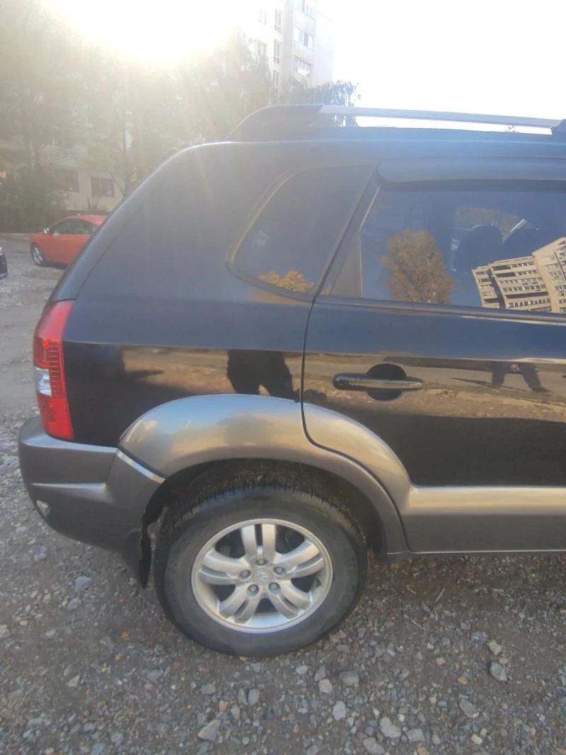 Hyundai Tucson 2.0d, снимка 7 - Автомобили и джипове - 52256002