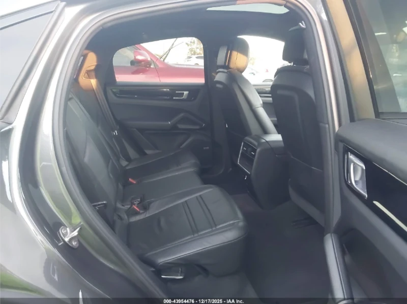 Porsche Cayenne COUPE* AWD* ПОДГРЕВ* BOSE* PANO, снимка 8 - Автомобили и джипове - 53236366