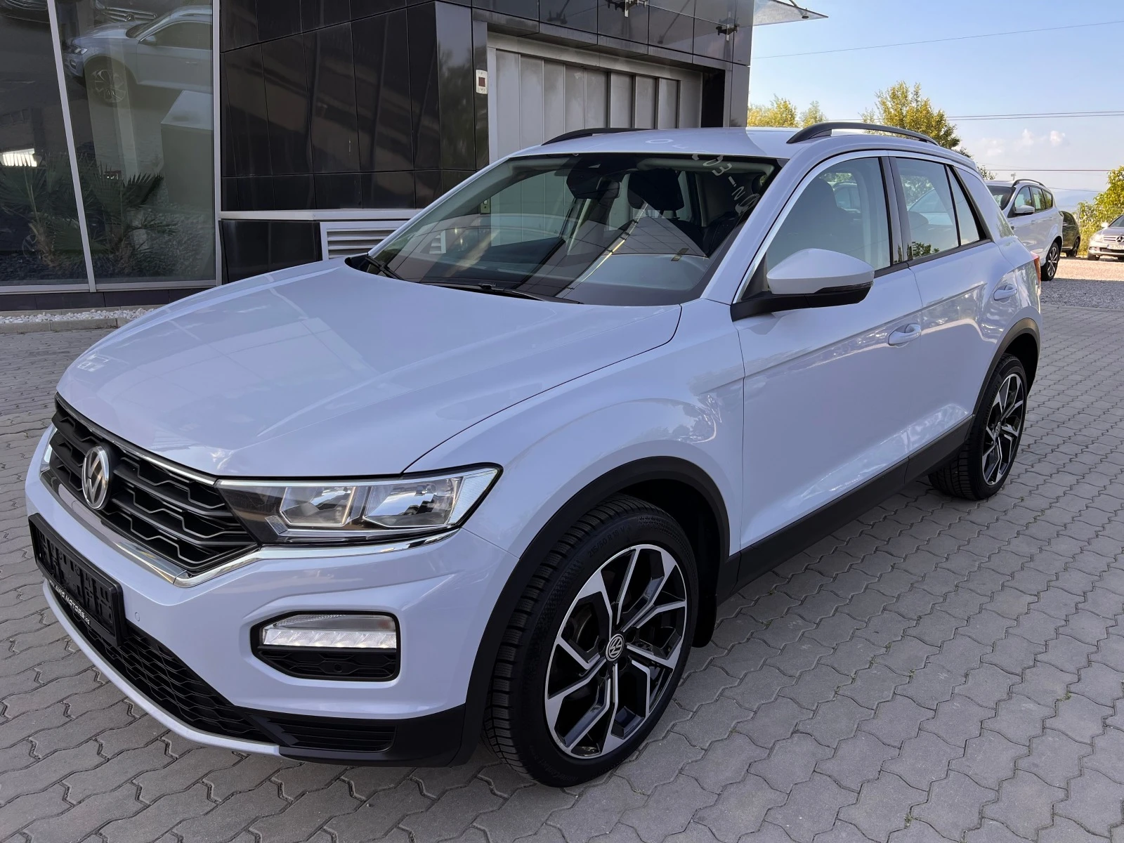 VW T-Roc 2.0-TSI 4x4 ДИСТРОНИК CARPLAY АВТОМАТИК ПОДГРЕВ  - изображение 2