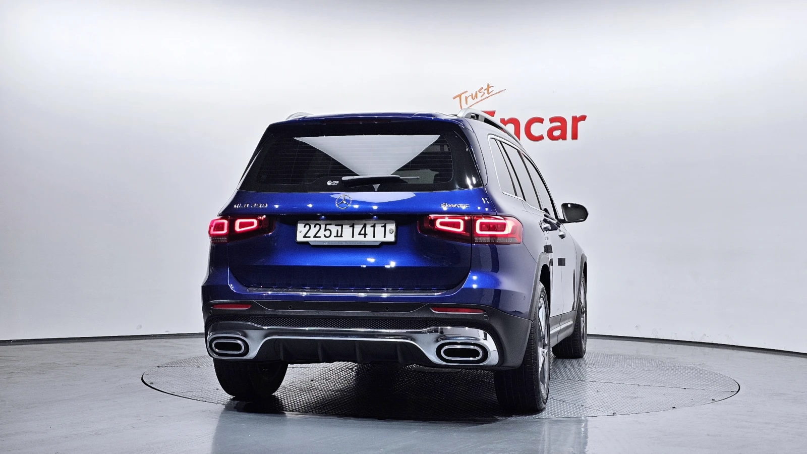 Mercedes-Benz GLB 250 / 4MATIC / AMG PKG / 360 / DISTRONIC, снимка 4 - Автомобили и джипове - 53930685