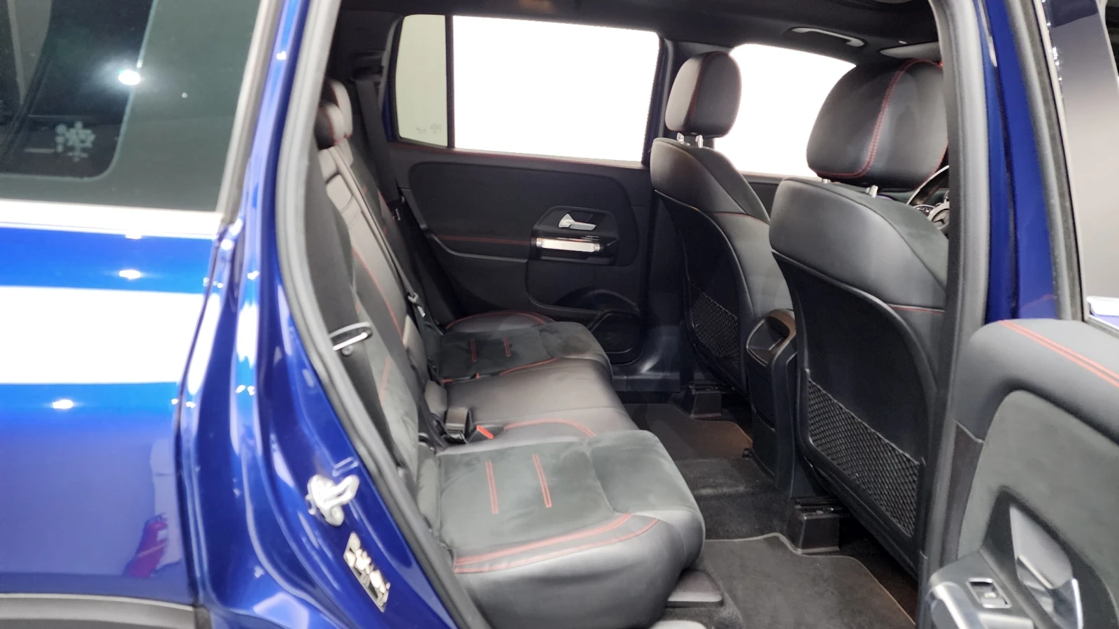 Mercedes-Benz GLB 250 / 4MATIC / AMG PKG / 360 / DISTRONIC, снимка 10 - Автомобили и джипове - 53930685