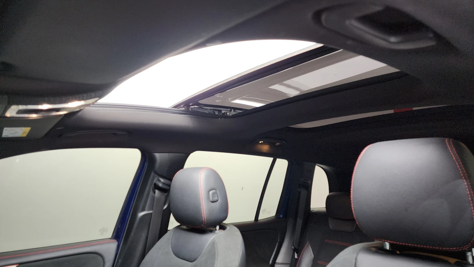 Mercedes-Benz GLB 250 / 4MATIC / AMG PKG / 360 / DISTRONIC, снимка 13 - Автомобили и джипове - 53930685