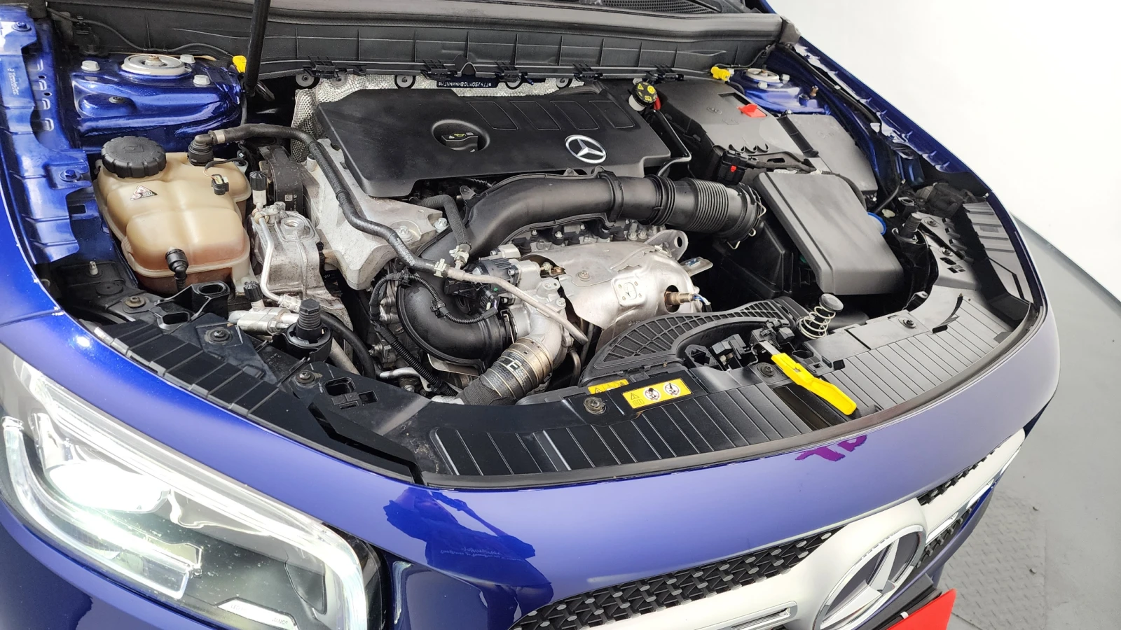 Mercedes-Benz GLB 250 / 4MATIC / AMG PKG / 360 / DISTRONIC, снимка 6 - Автомобили и джипове - 53930685