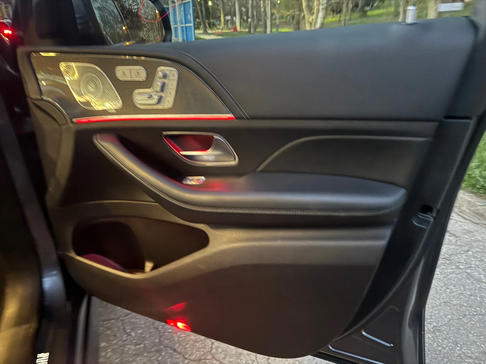 Mercedes-Benz GLS580 4MATIC AMG Line   V8 / FULL / ЛИЗИНГ БЕЗ ДОХОДИ, снимка 14 - Автомобили и джипове - 54207758