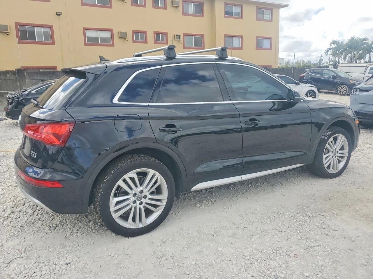 Audi Q5 2.0l Premium Plus, снимка 3 - Автомобили и джипове - 54270166