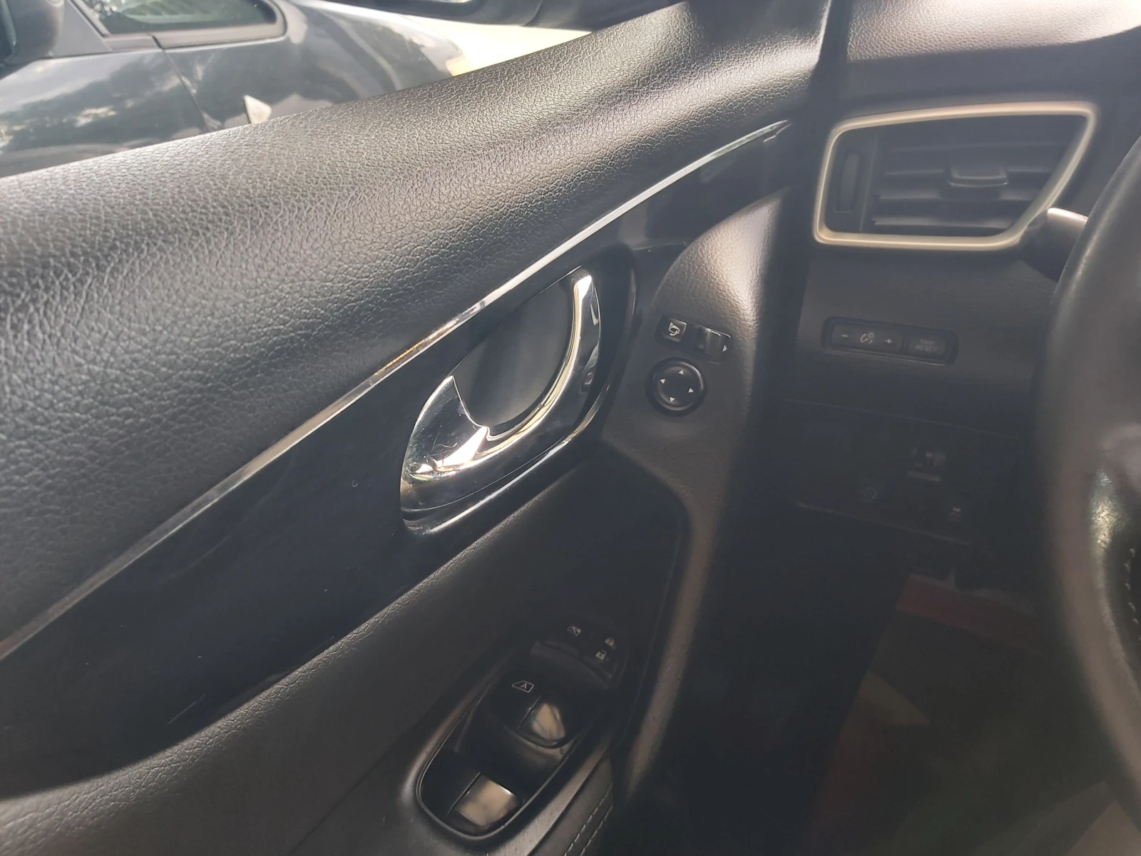 Nissan Qashqai 1.5 dci, снимка 6 - Автомобили и джипове - 54702603