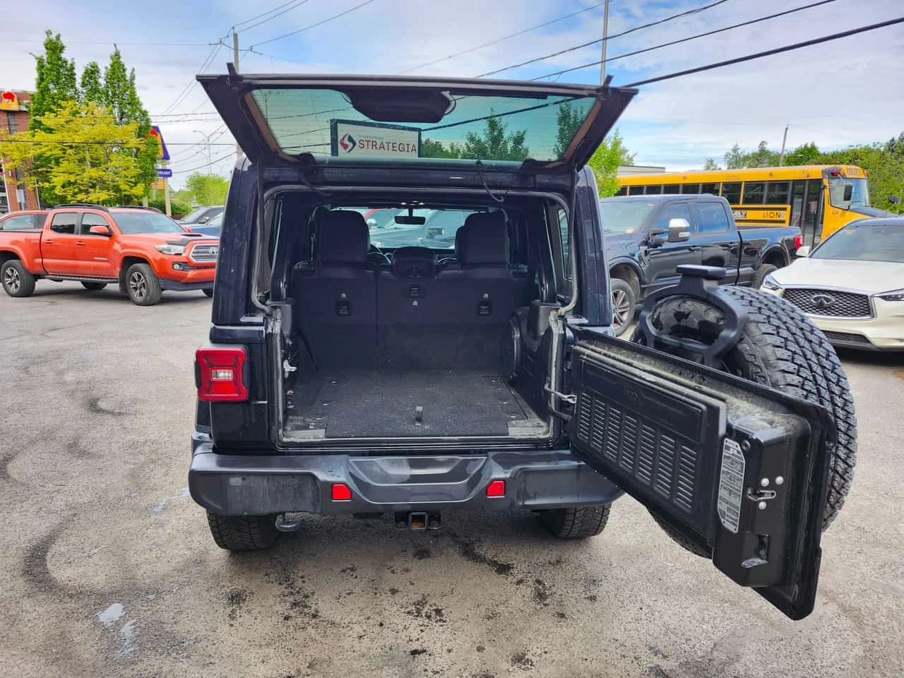 Jeep Wrangler Unlimited Sahara Altitude /CARFAX/ФИНАНСИРАНЕ, снимка 12 - Автомобили и джипове - 54719608