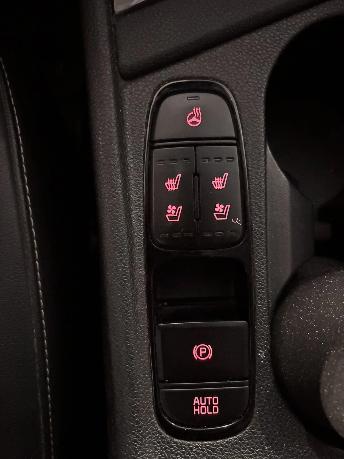 Kia Niro, снимка 9 - Автомобили и джипове - 56234752