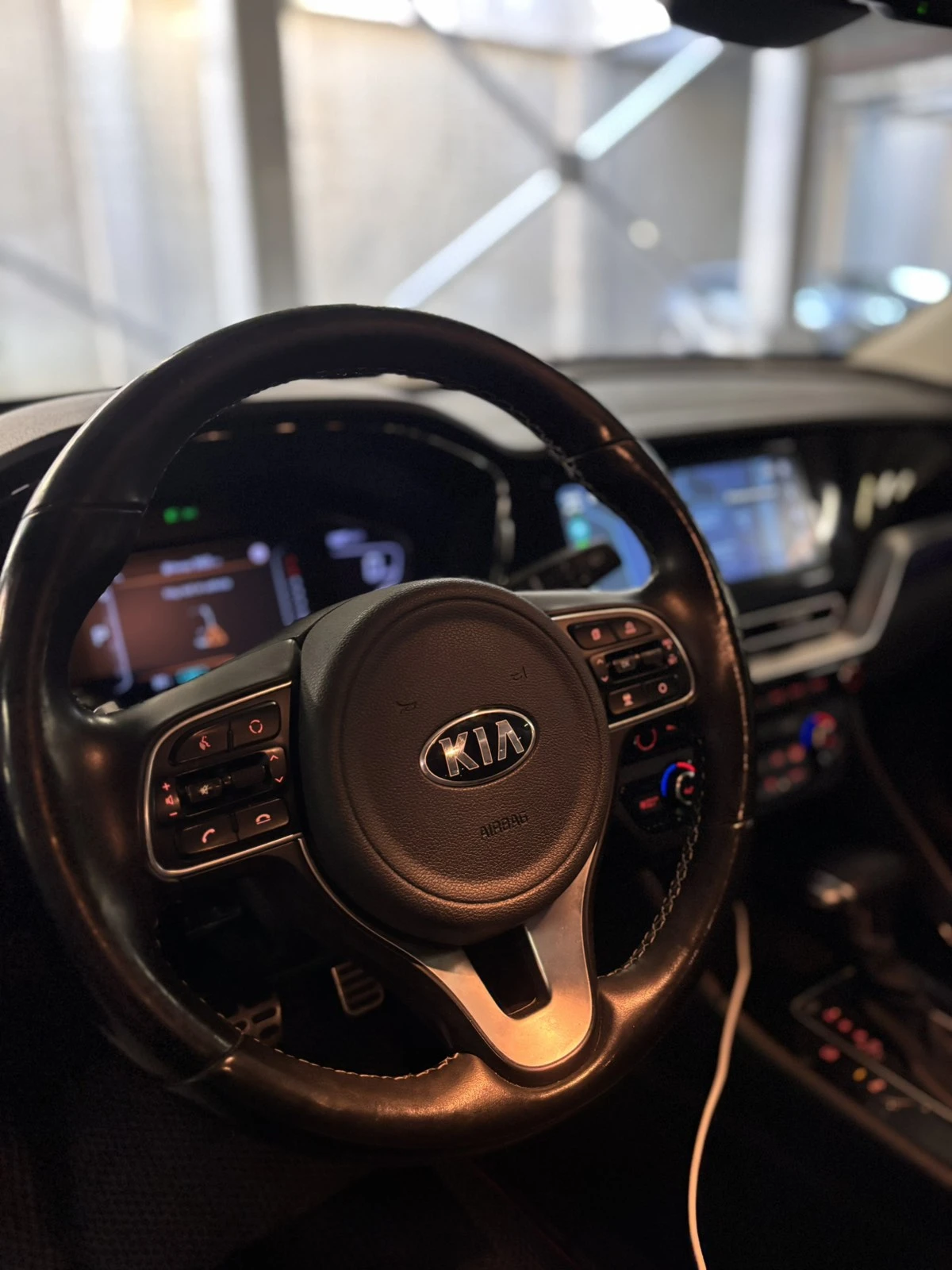 Kia Niro, снимка 13 - Автомобили и джипове - 56234752