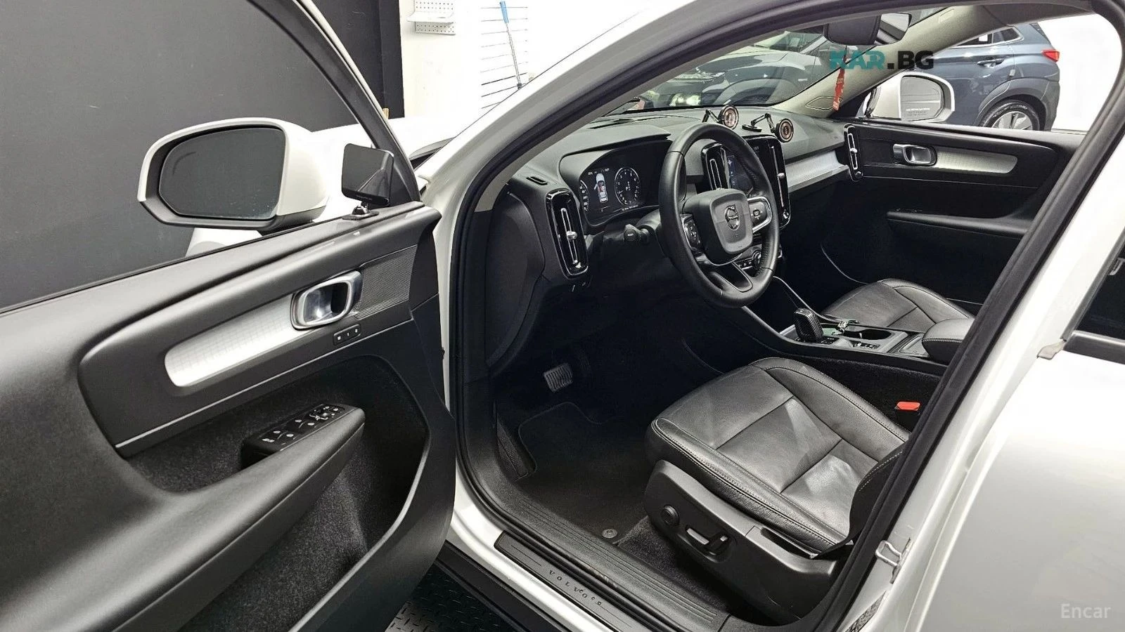 Volvo XC40, снимка 10 - Автомобили и джипове - 56736713