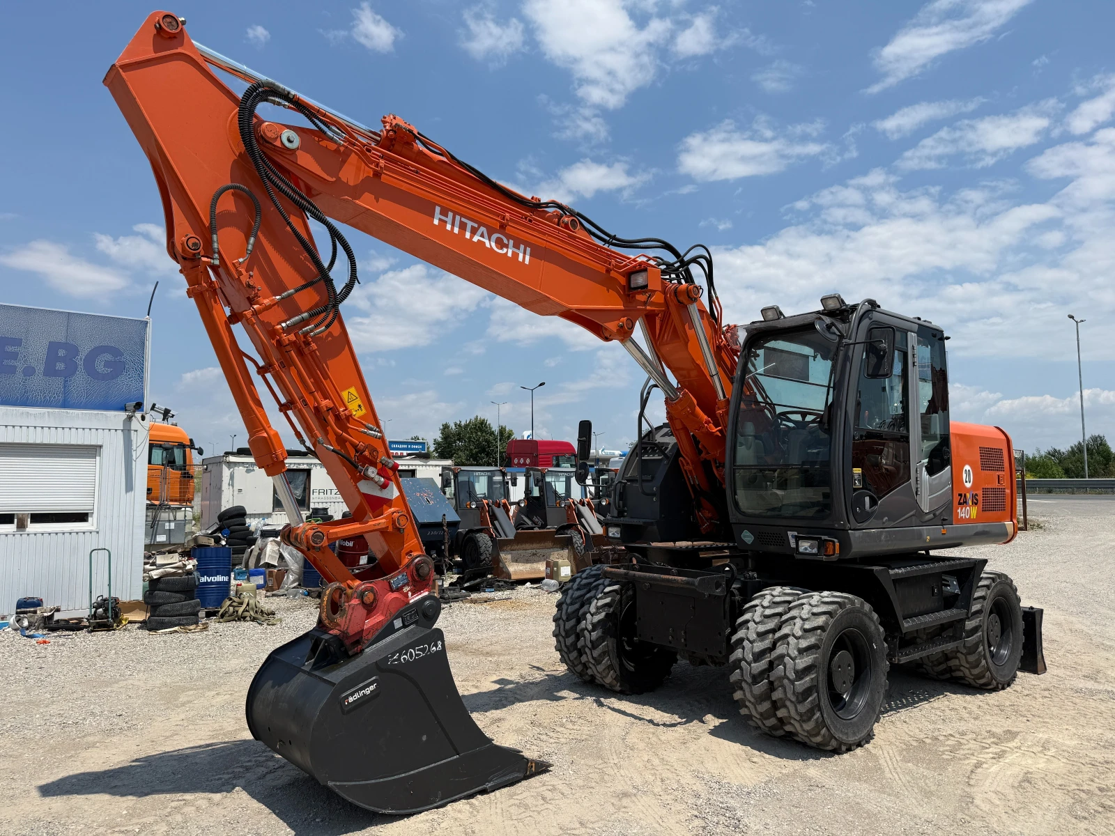 Багер Hitachi ZX 140 W-3, снимка 4 - Индустриална техника - 55069761