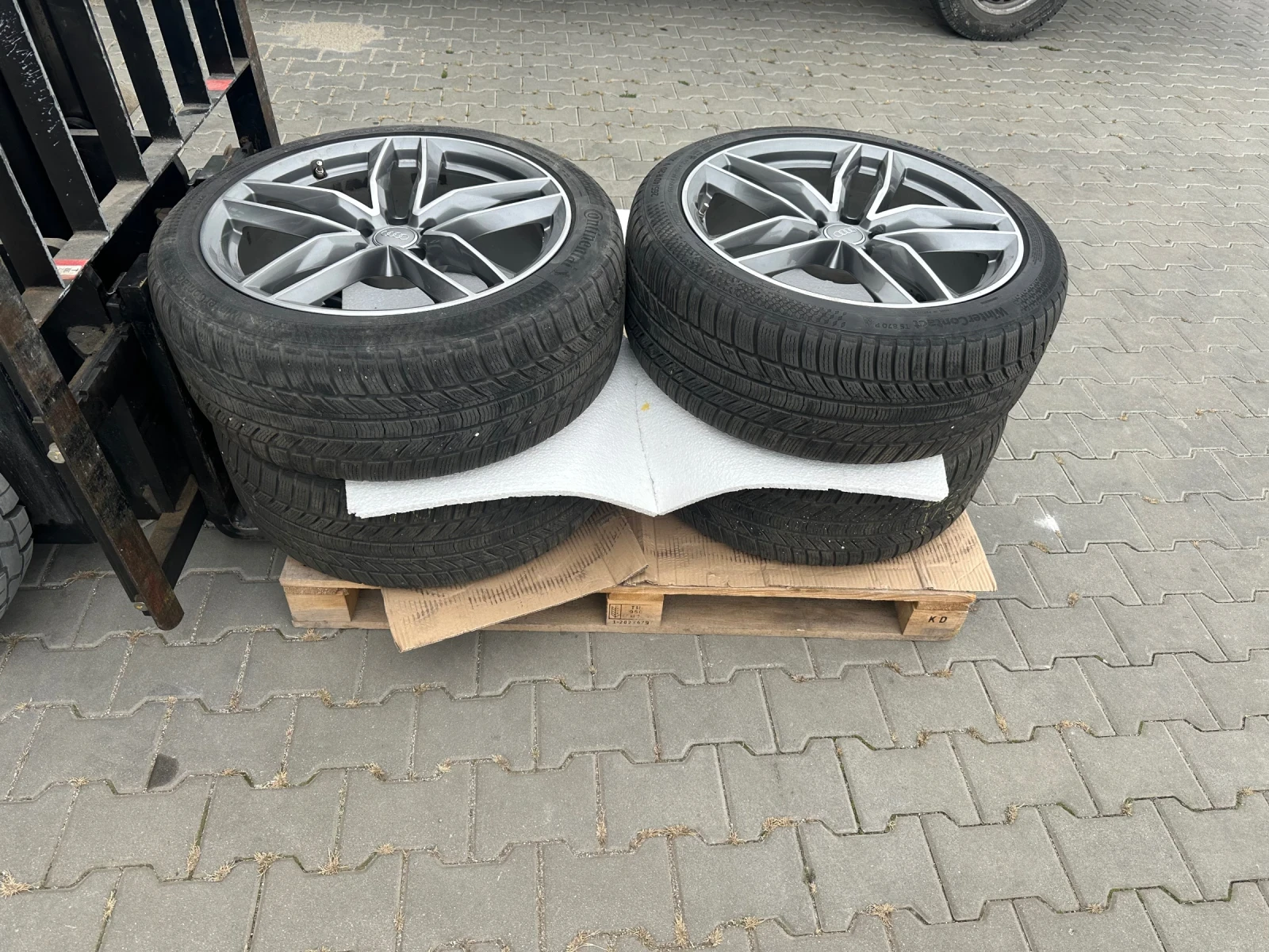 Гуми с джанти 265/40R20