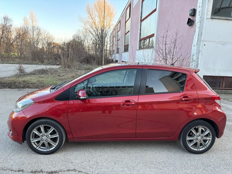 Toyota Yaris 1.3i AUTOMATIC , снимка 7 - Автомобили и джипове - 49365209