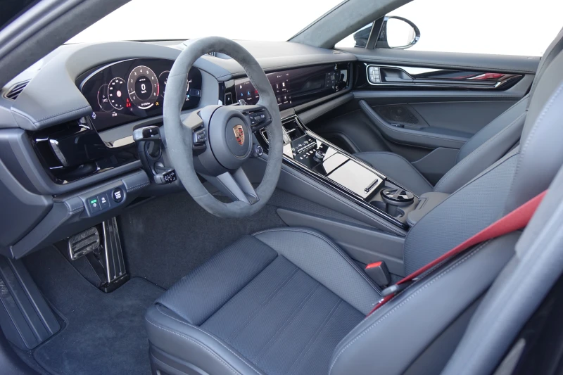 Porsche Panamera NEW GTS* HYPERSCREEN DISPLAY* PANO* INODRIVE* , снимка 10 - Автомобили и джипове - 50600206