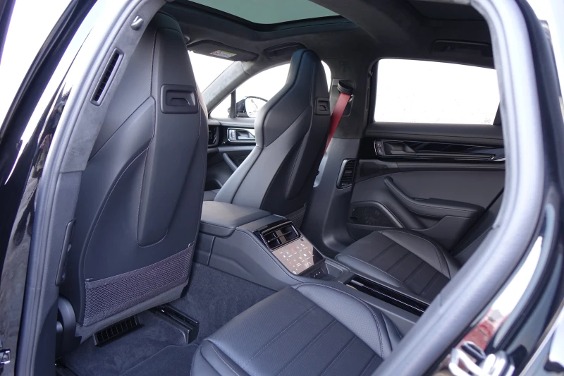 Porsche Panamera NEW GTS* HYPERSCREEN DISPLAY* PANO* INODRIVE* , снимка 15 - Автомобили и джипове - 50600206