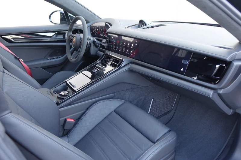 Porsche Panamera NEW GTS* HYPERSCREEN DISPLAY* PANO* INODRIVE* , снимка 16 - Автомобили и джипове - 50600206
