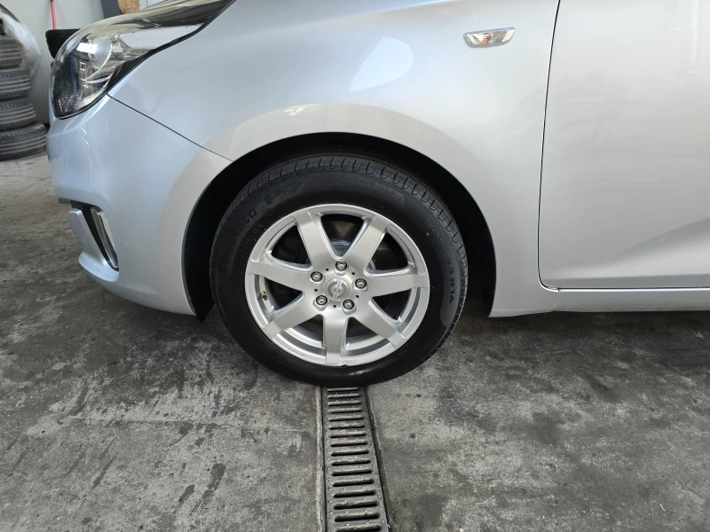 Kia Carens 1.7* 2014* LED, снимка 16 - Автомобили и джипове - 50872212