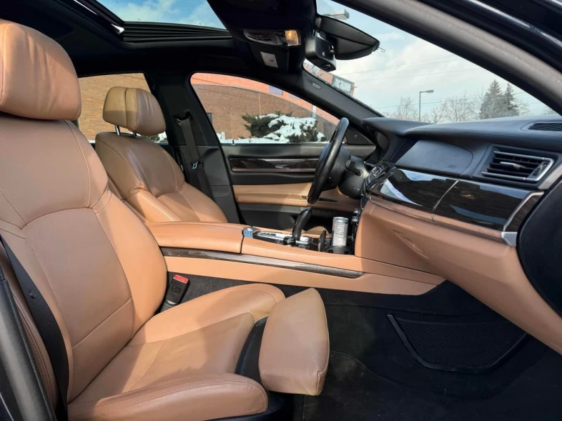 BMW 750 * 4dr Sdn xDrive AWD * CARFAX * ЦЕНА ДО БГ, снимка 5 - Автомобили и джипове - 53469921