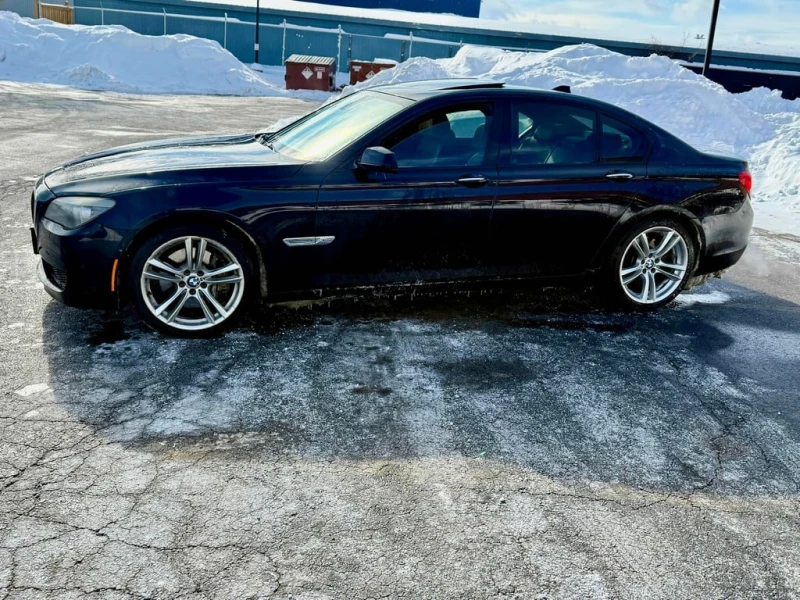 BMW 750 * 4dr Sdn xDrive AWD * CARFAX * ЦЕНА ДО БГ, снимка 3 - Автомобили и джипове - 53469921