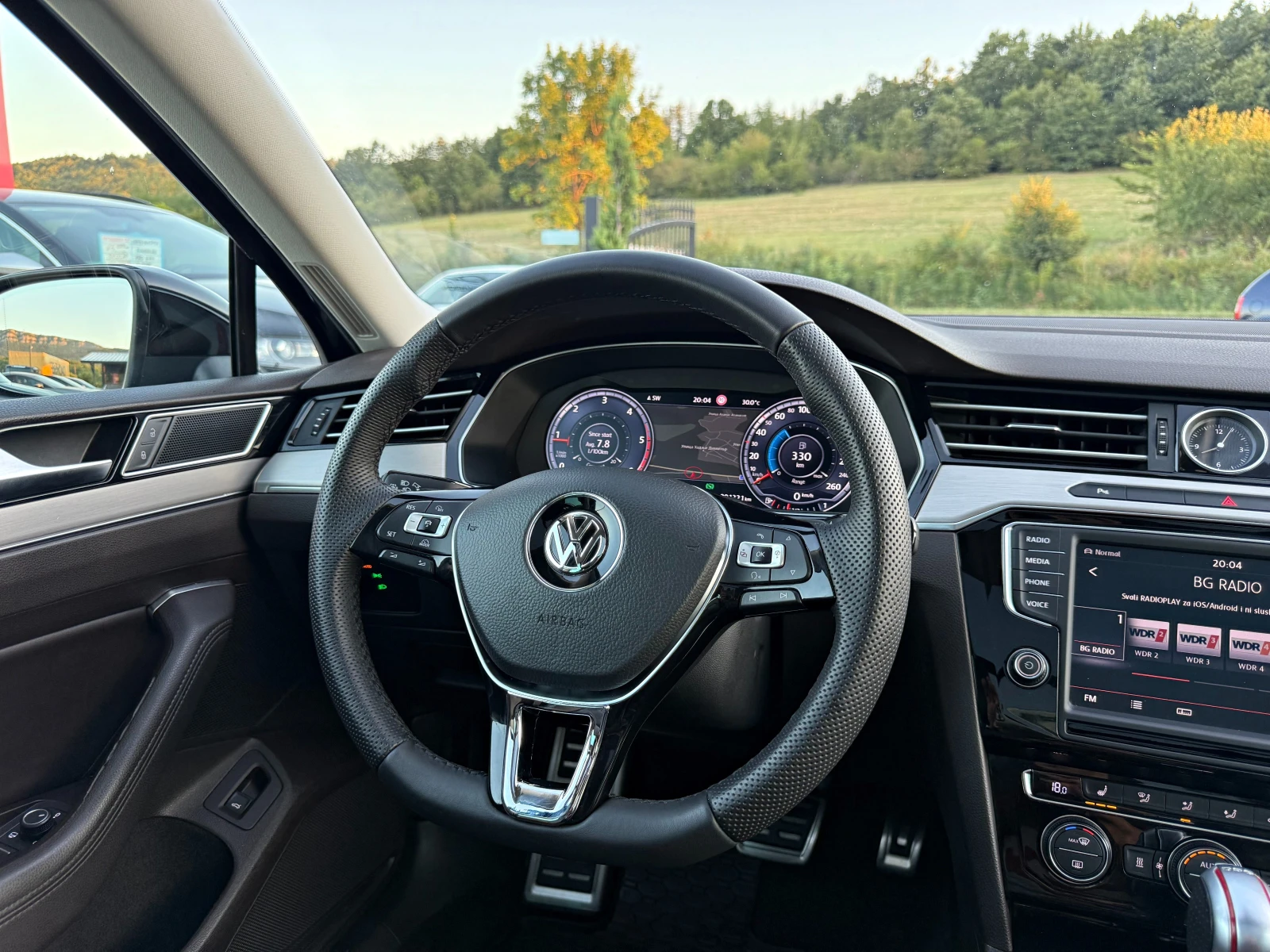 VW Passat VIRTUAL COCKPIT LED PANO KEYLESS KAMERA DISTRONIC | Mobile.bg   12