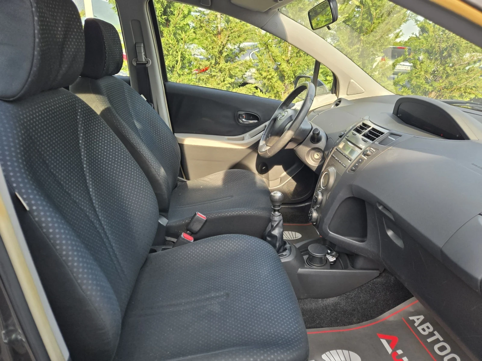 Toyota Yaris 1.3VVTI-99кс= 149.000km= 6СК= FACELIFT= КЛИМАТРОНИ, снимка 15 - Автомобили и джипове - 54459466