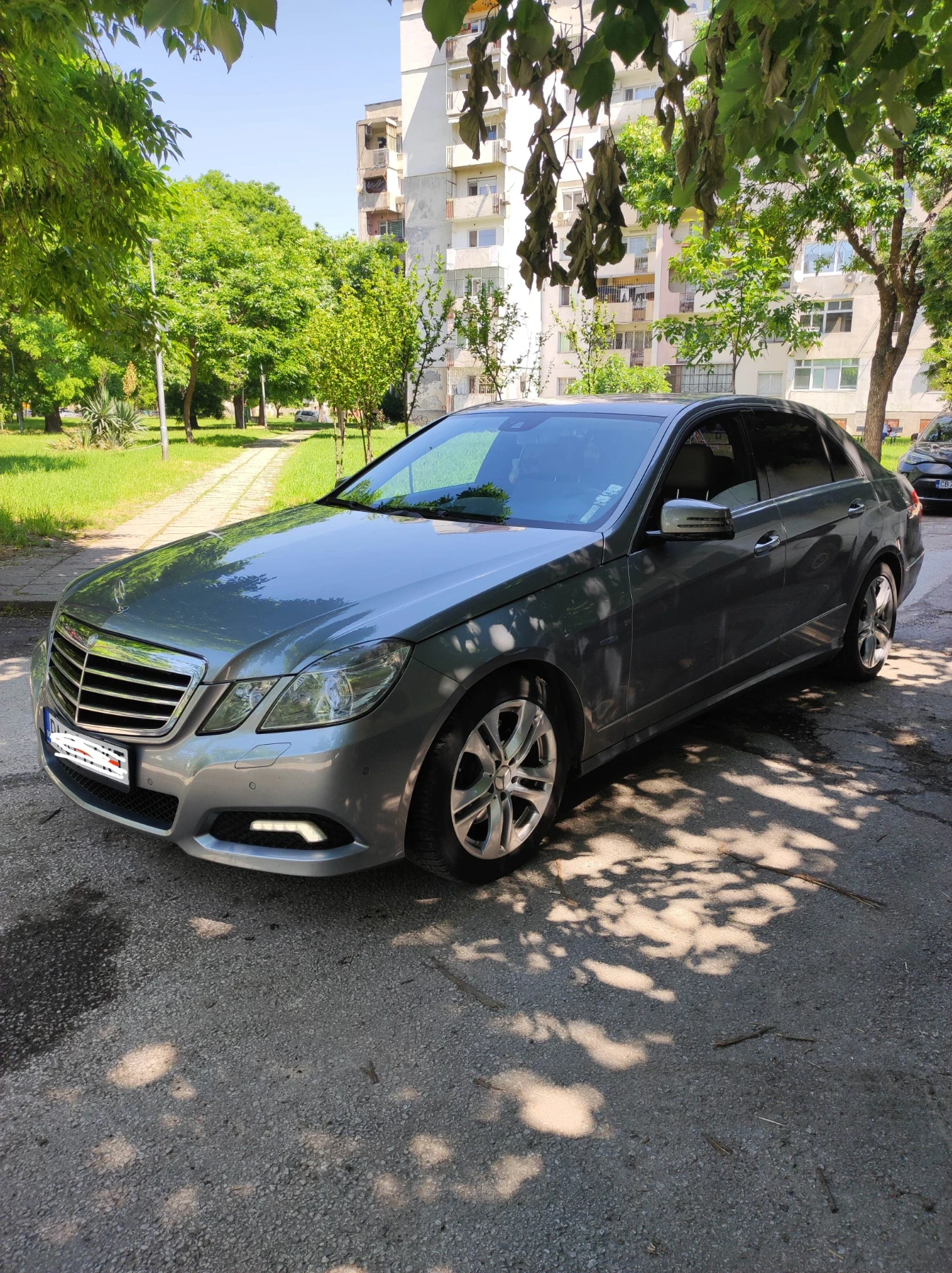 Mercedes-Benz E 350 4 matik, снимка 2 - Автомобили и джипове - 54678722