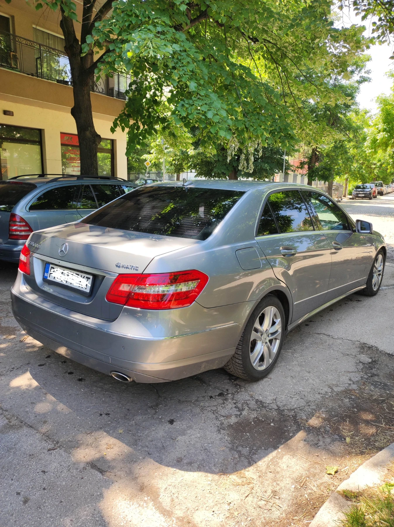 Mercedes-Benz E 350 4 matik, снимка 3 - Автомобили и джипове - 54678722