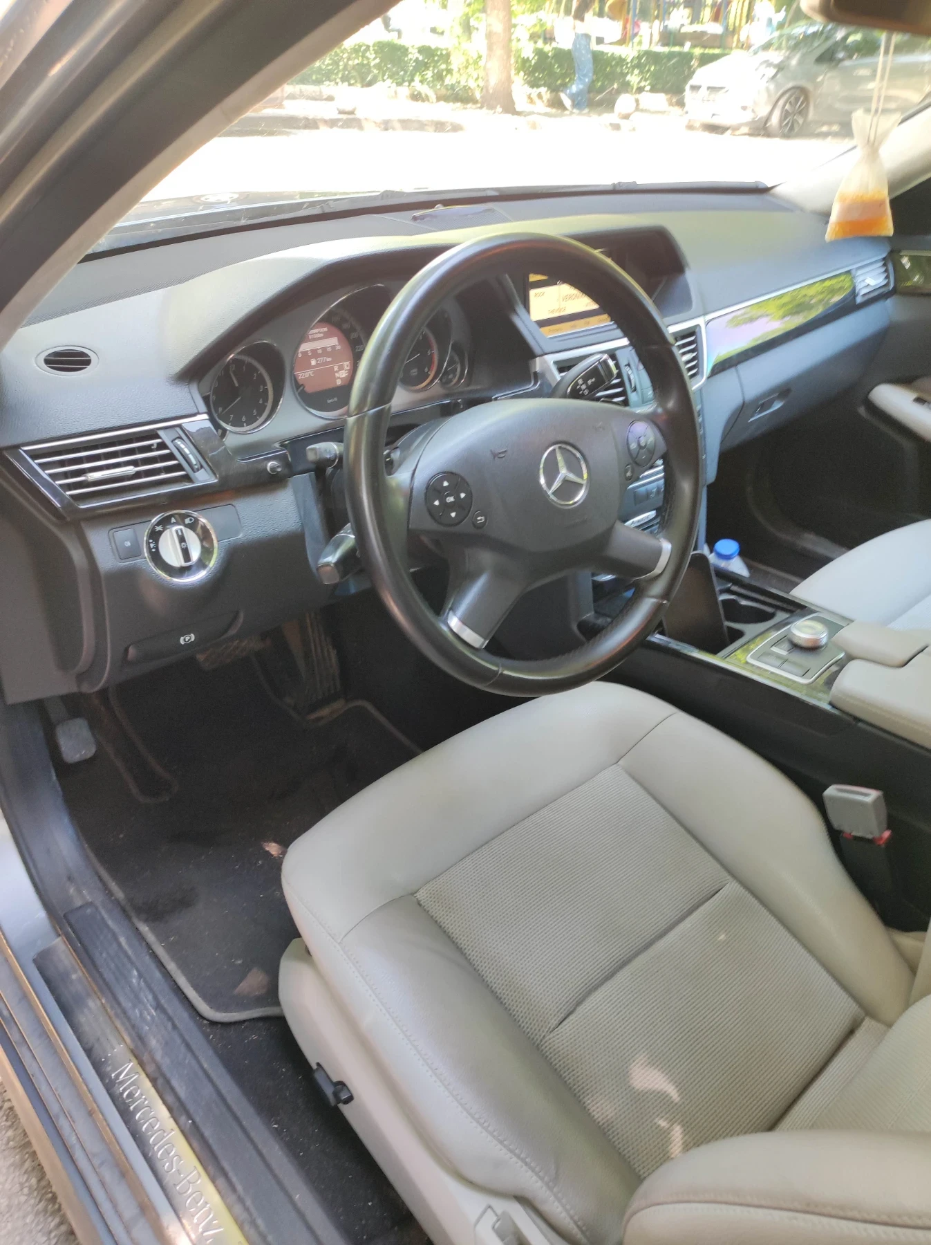 Mercedes-Benz E 350 4 matik, снимка 6 - Автомобили и джипове - 54678722
