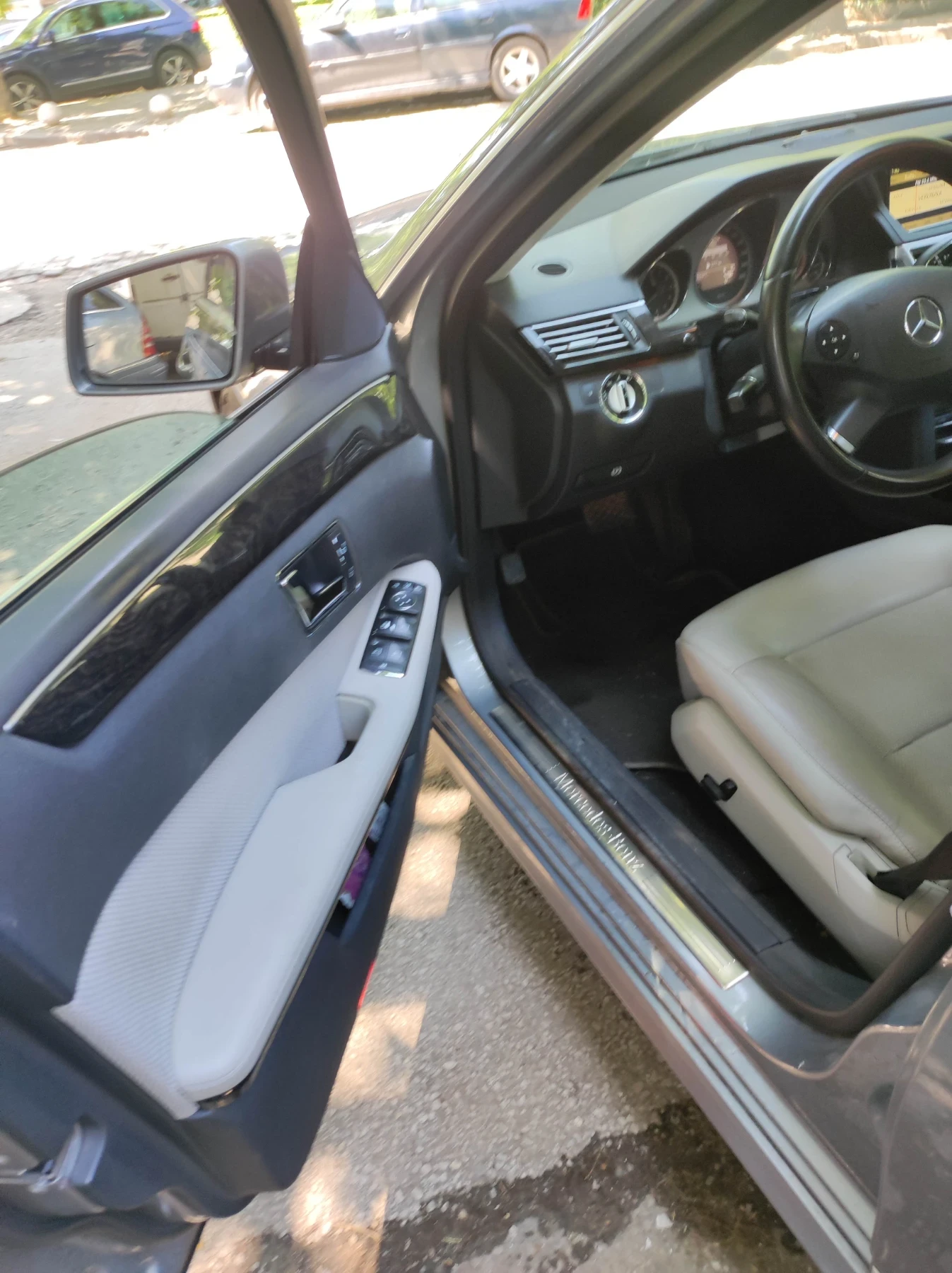 Mercedes-Benz E 350 4 matik, снимка 5 - Автомобили и джипове - 54678722