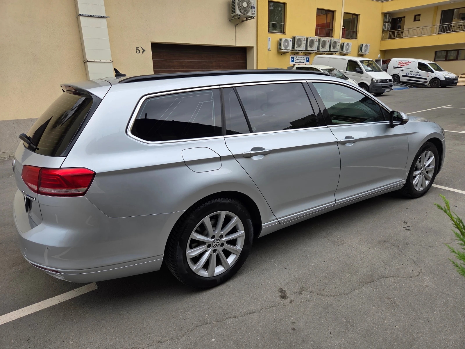 VW Passat, снимка 8 - Автомобили и джипове - 55135561