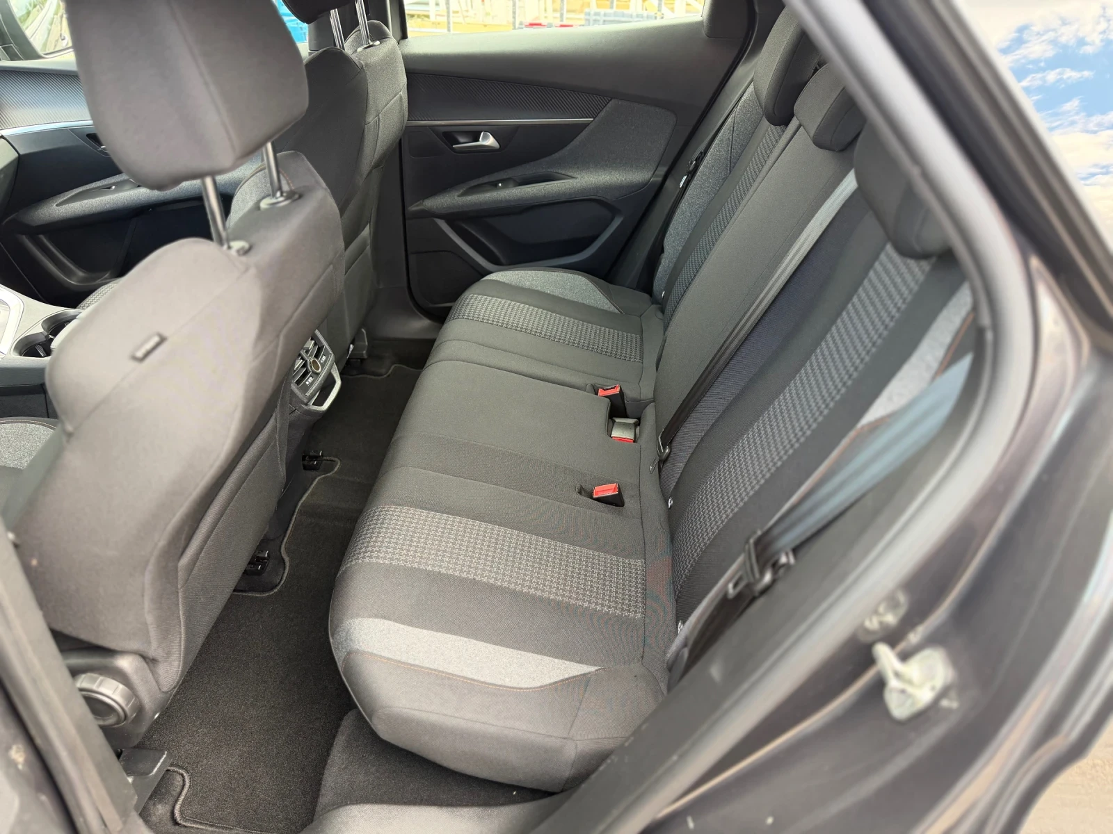 Peugeot 3008 1.5HDi Active, снимка 13 - Автомобили и джипове - 55774693