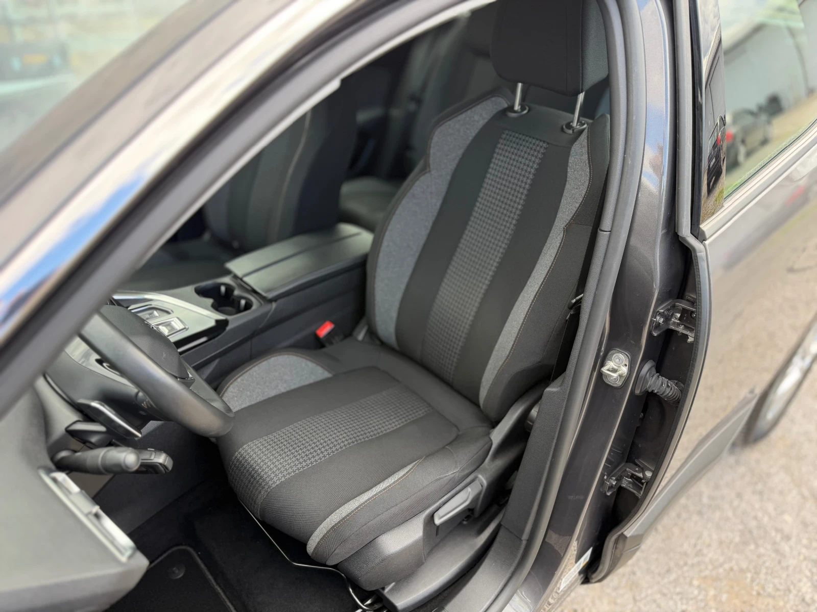 Peugeot 3008 1.5HDi Active, снимка 12 - Автомобили и джипове - 55774693