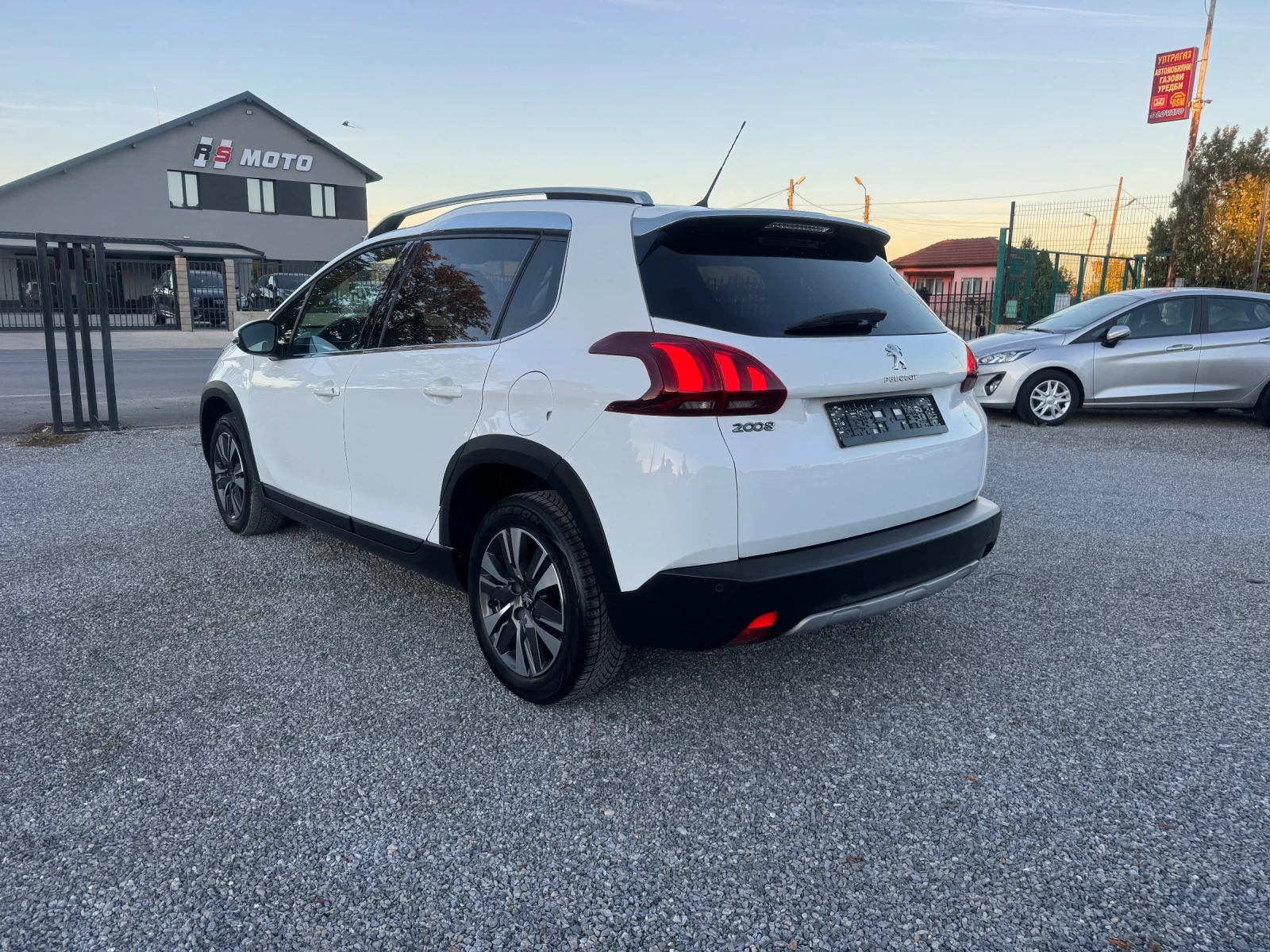Peugeot 2008 1.2Pure Tech!! ALLURE!! AUTOMATIC!! Pano!! Navi!! | Mobile.bg � ����������� 5