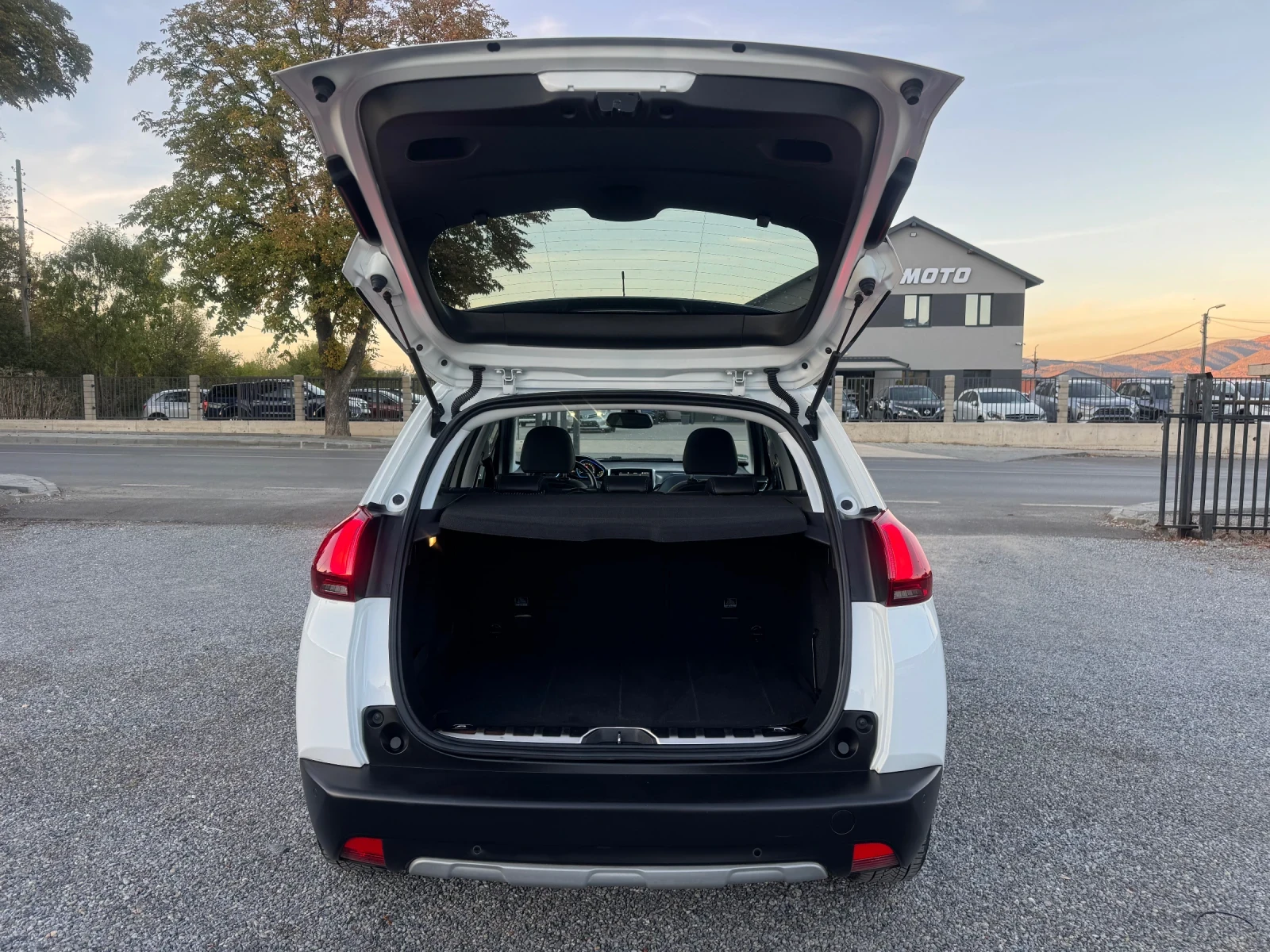 Peugeot 2008 1.2Pure Tech!! ALLURE!! AUTOMATIC!! Pano!! Navi!! | Mobile.bg � ����������� 16