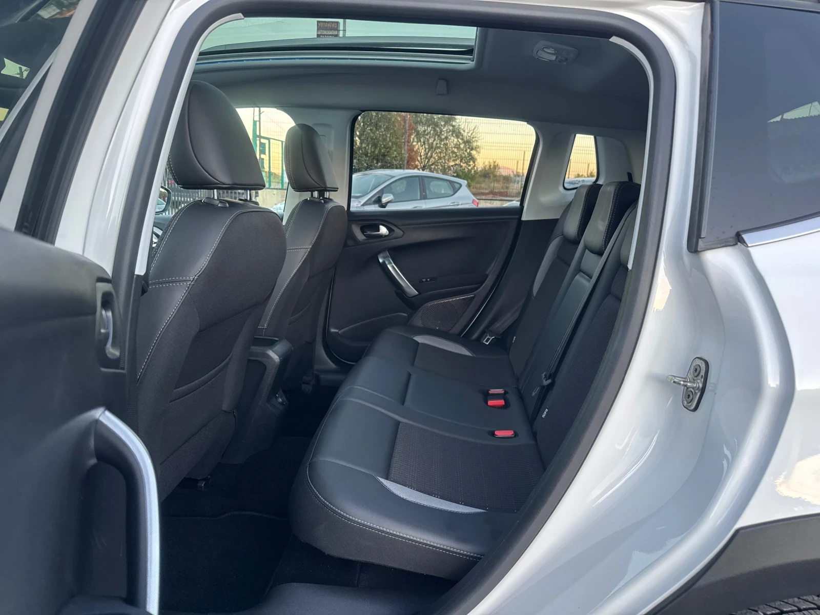 Peugeot 2008 1.2Pure Tech!! ALLURE!! AUTOMATIC!! Pano!! Navi!! | Mobile.bg � ����������� 15
