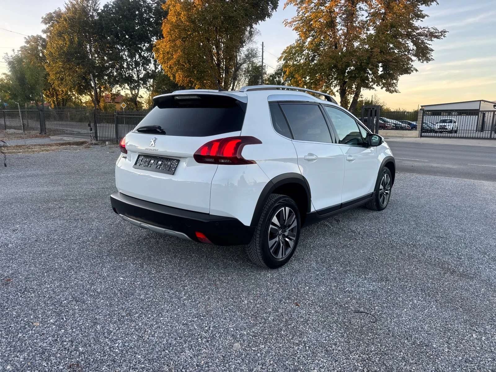 Peugeot 2008 1.2Pure Tech!! ALLURE!! AUTOMATIC!! Pano!! Navi!! | Mobile.bg � ����������� 6