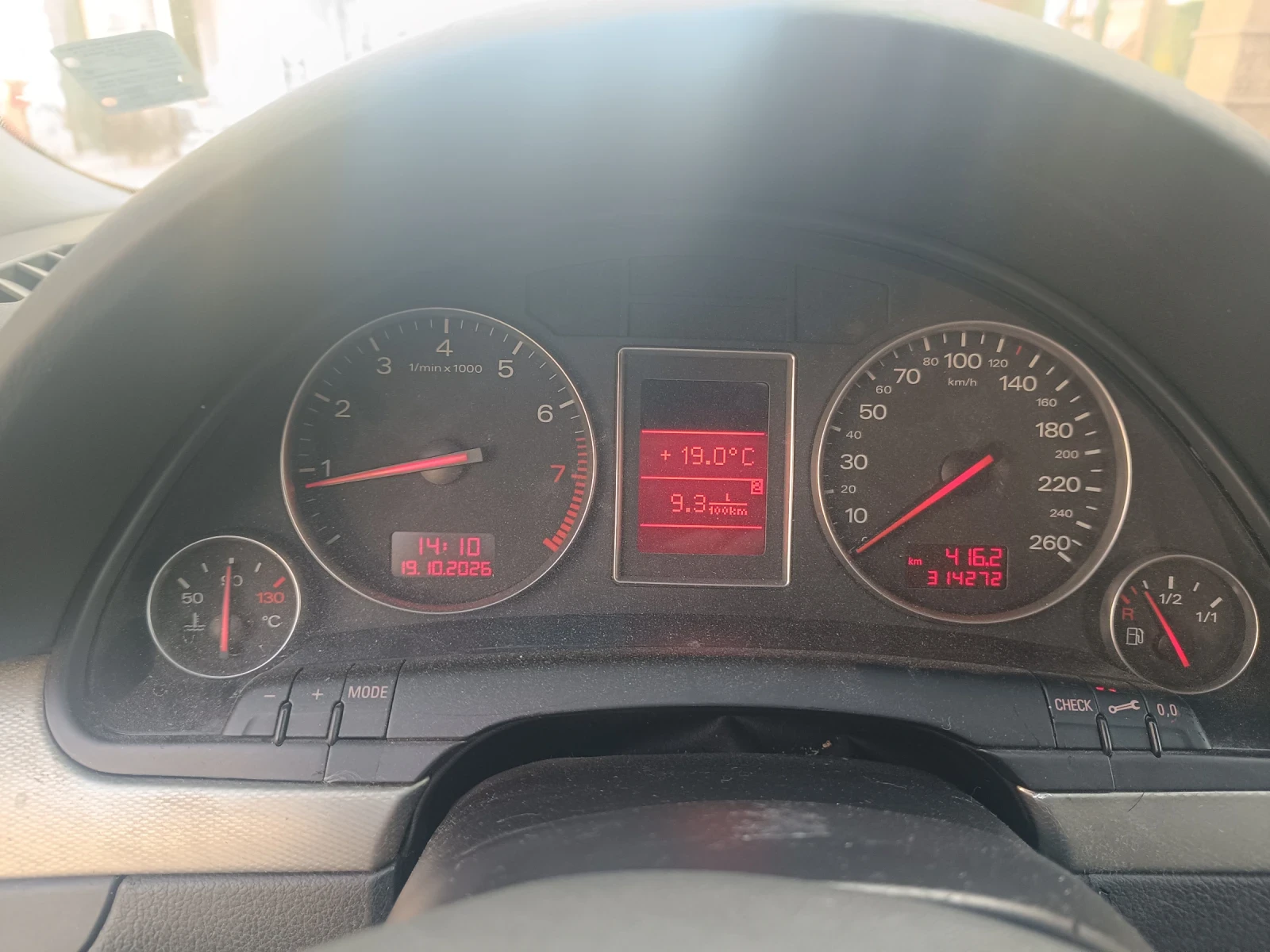 Audi A4 1.8 t. Газ , снимка 5 - Автомобили и джипове - 56578965