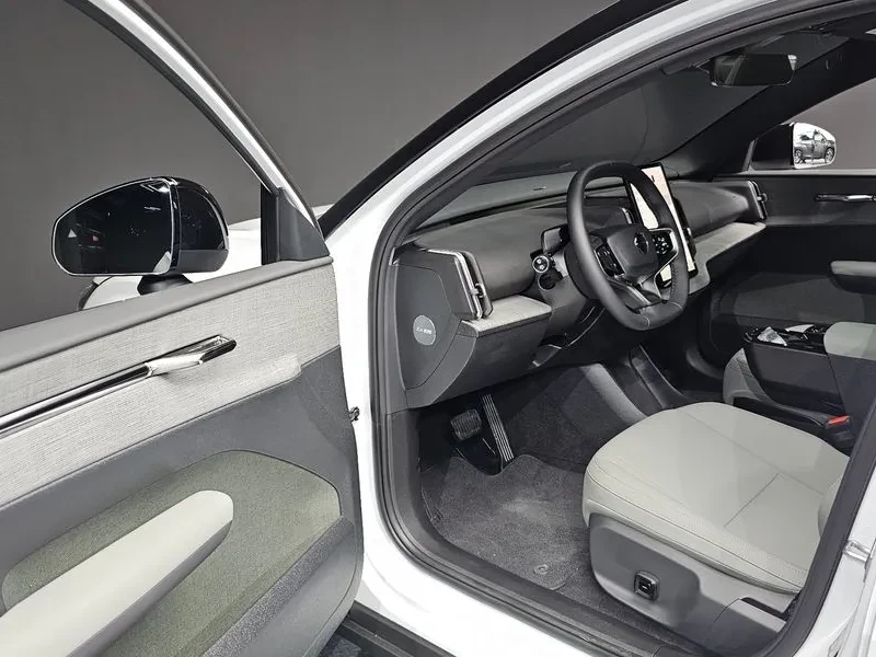 Volvo EX30, снимка 9 - Автомобили и джипове - 56533680