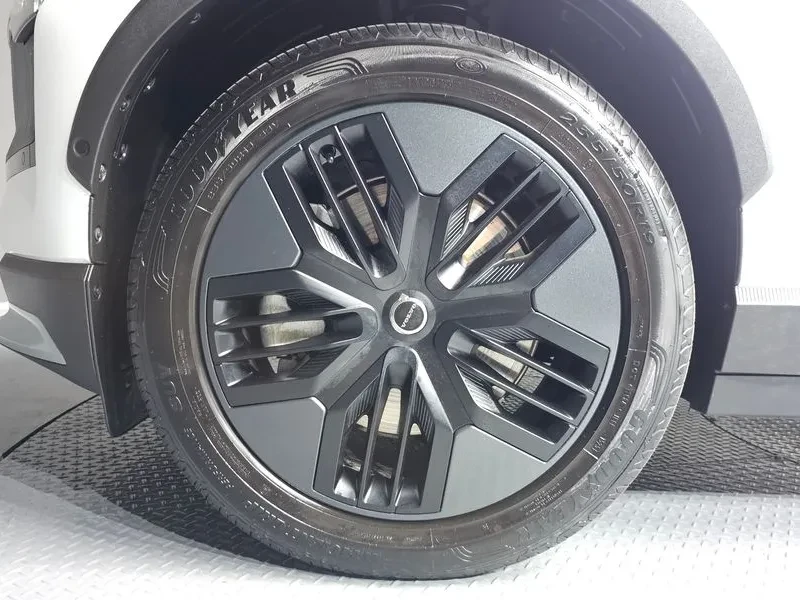 Volvo EX30, снимка 4 - Автомобили и джипове - 56533680