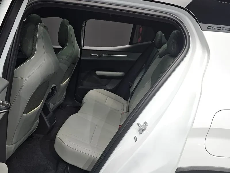 Volvo EX30, снимка 10 - Автомобили и джипове - 56533680