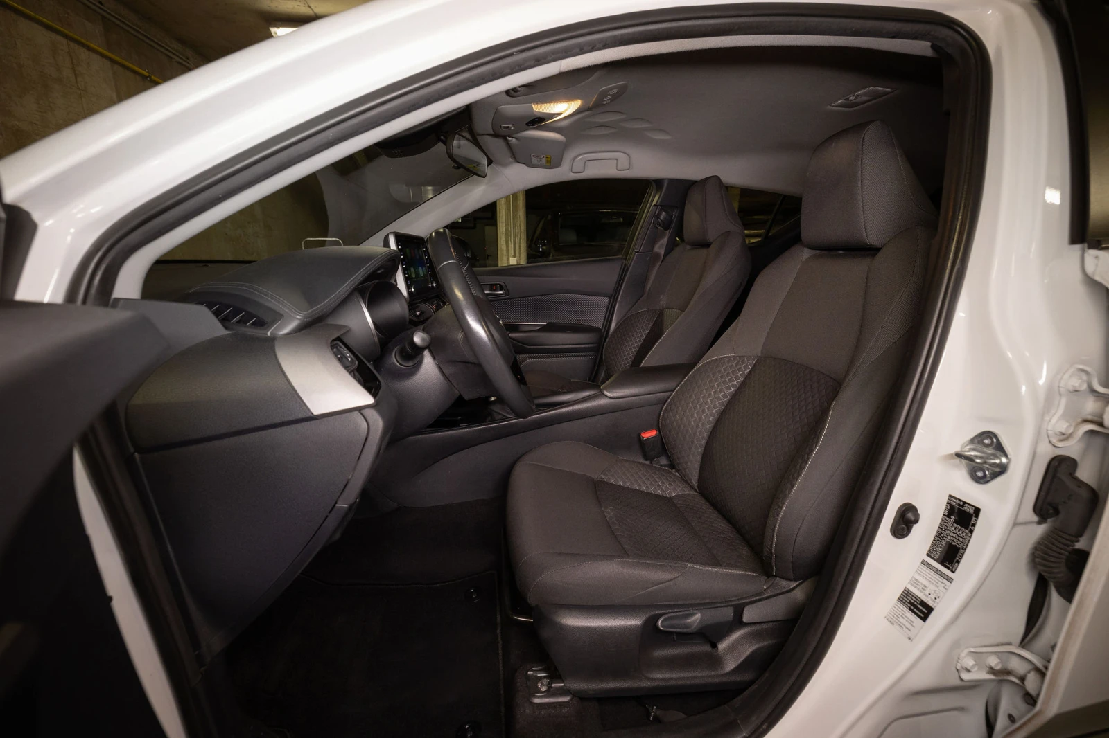 Toyota C-HR, снимка 8 - Автомобили и джипове - 54008939