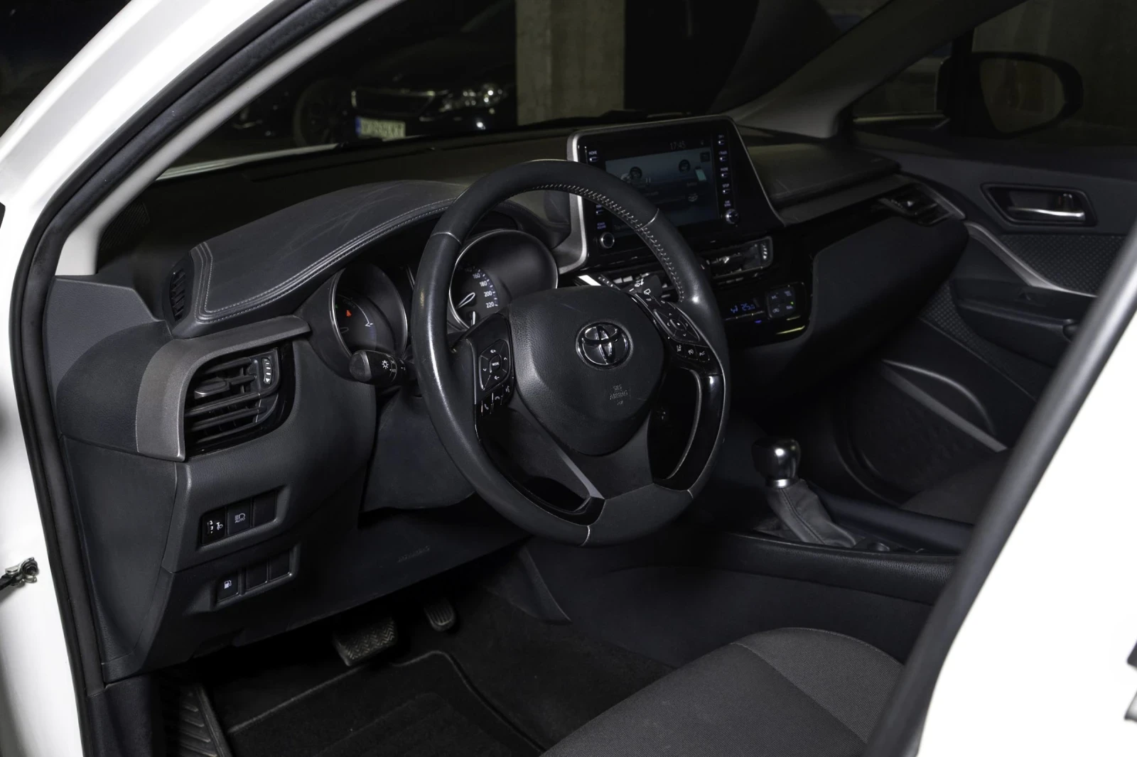 Toyota C-HR, снимка 11 - Автомобили и джипове - 54008939