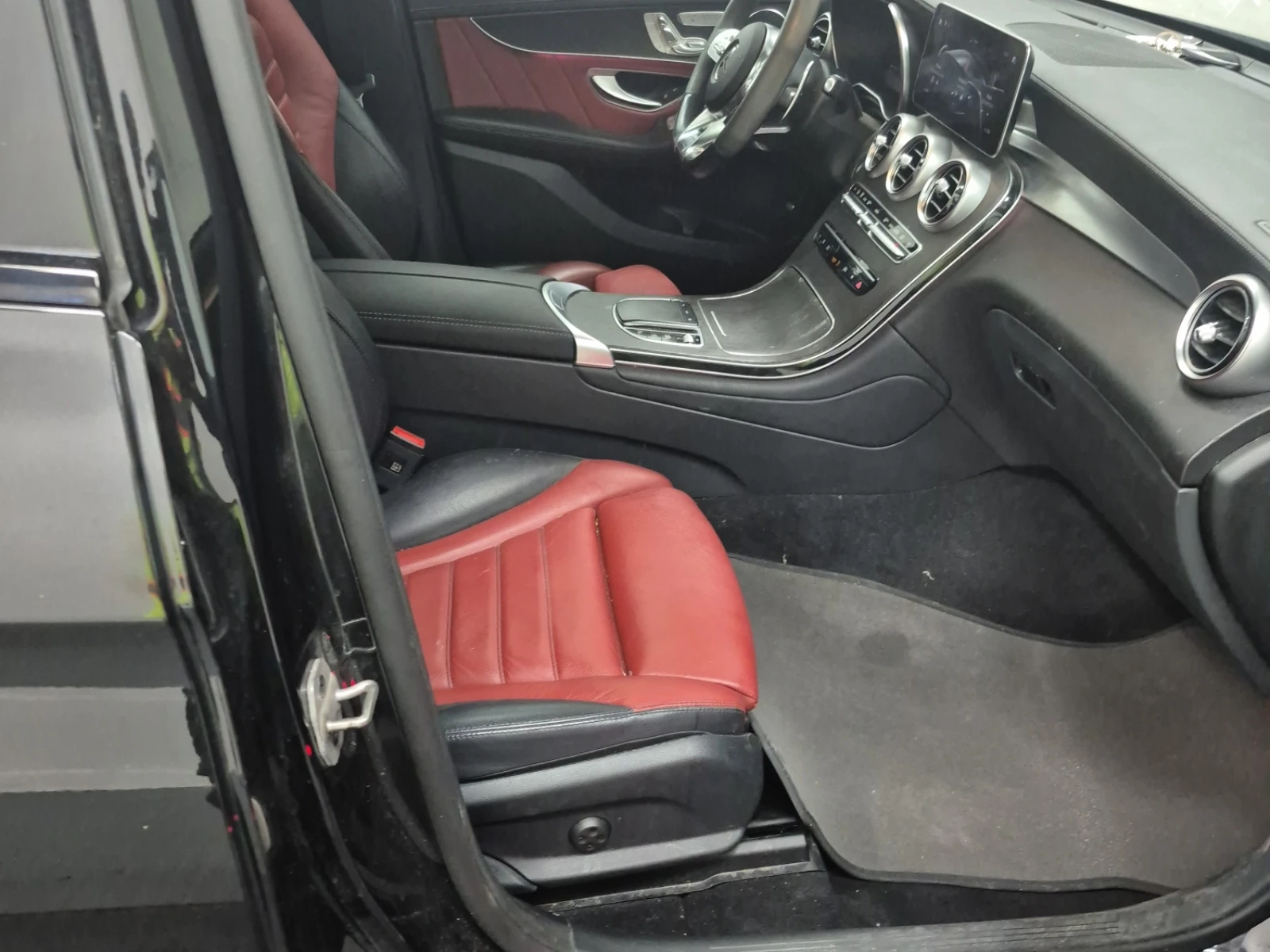 Mercedes-Benz GLC 43 AMG * Digital Cockpit* Шибидах* 4Matic* 360* Подгрев* , снимка 15 - Автомобили и джипове - 55305564