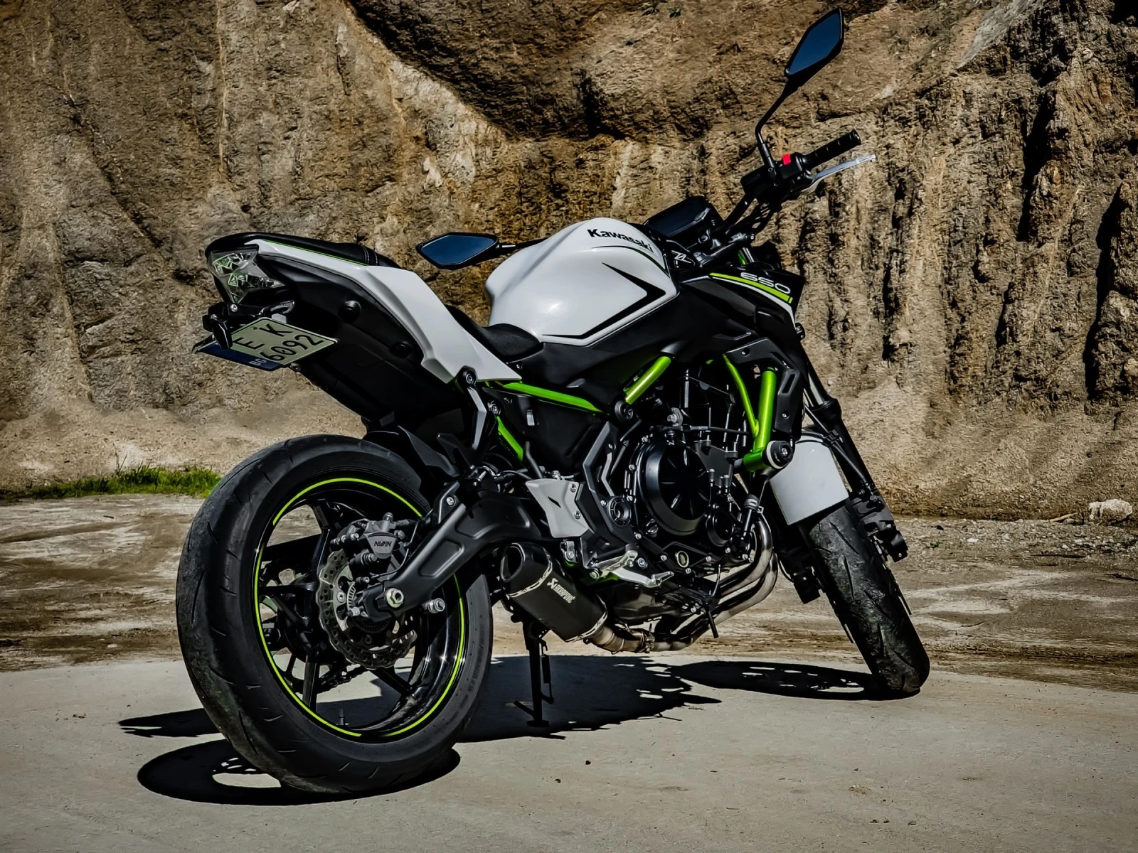 Kawasaki Z ABS-Akrapovic-Black&White - изображение 6