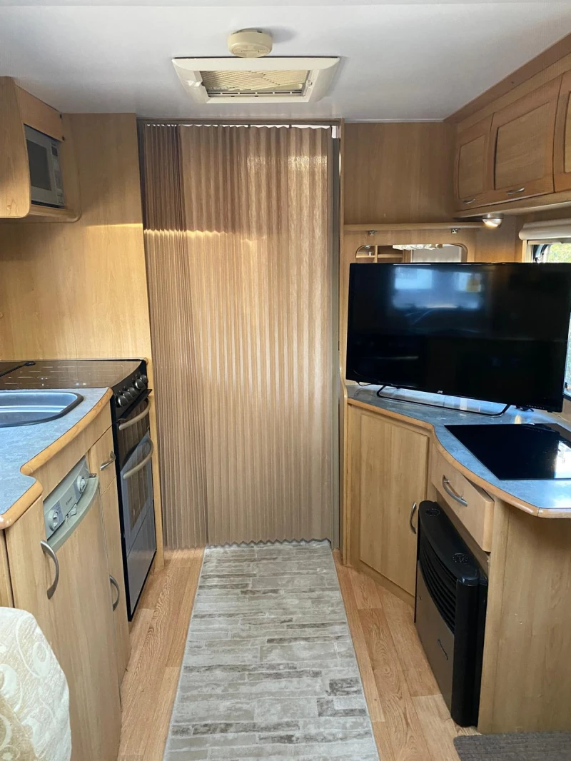 Каравана Hobby Freelander Lunar Lux, снимка 9 - Каравани и кемпери - 52860197